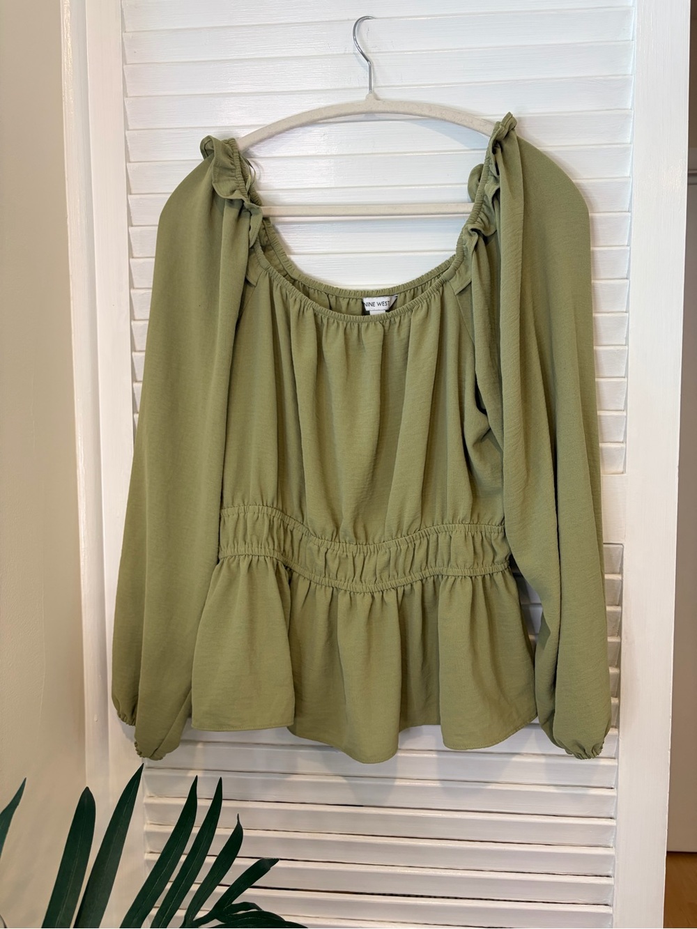 Nine West Green Scoop Neck Ruffle Peplum Blouse Size L Feminine Boho